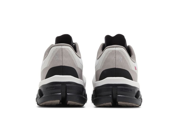 ON Cloudflow 4 DISTANCE 'White Black'
