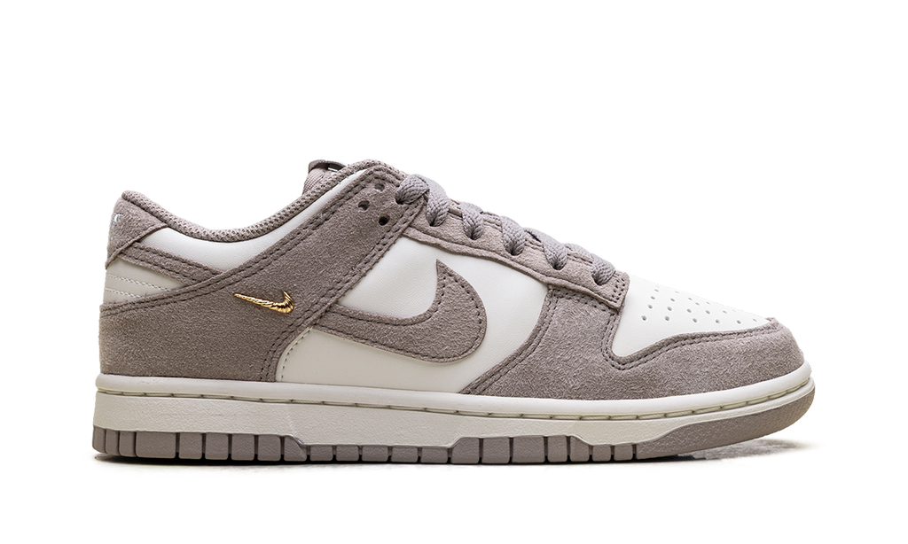 Dunk Low WMNS "Malt Gold Mini Swoosh" IB4417 105