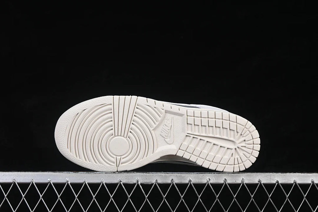 Nike SB Dunk Low "White Metallic"