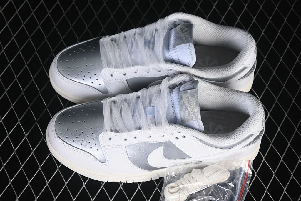 Nike SB Dunk Low "White Metallic"