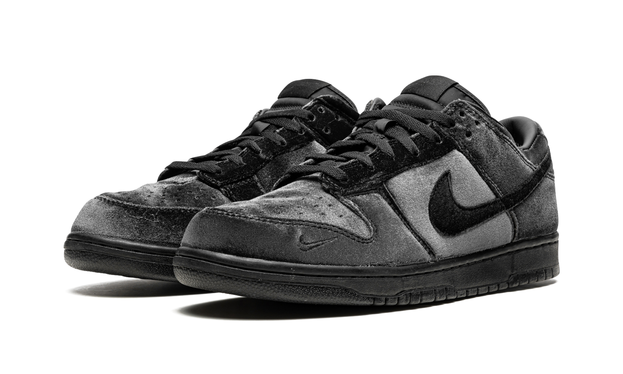 Dunk Low "Dover Street Market Triple Black Velvet" DH2686 002