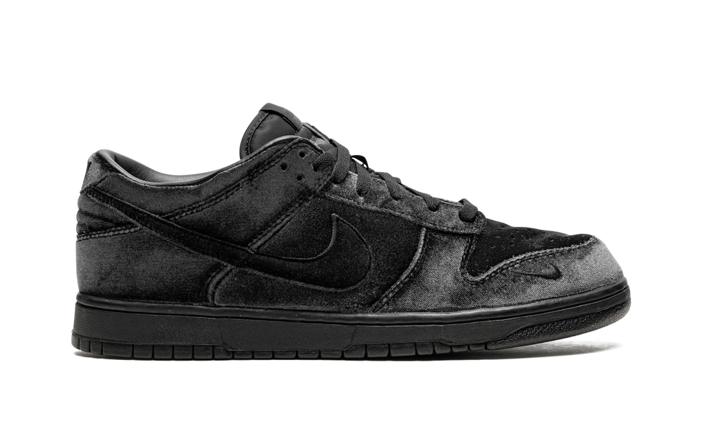 Dunk Low "Dover Street Market Triple Black Velvet" DH2686 002