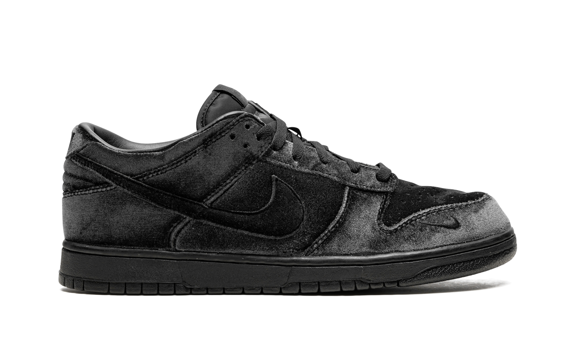 Dunk Low "Dover Street Market Triple Black Velvet" DH2686 002
