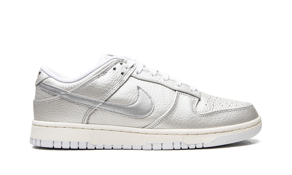 Dunk Low "Metallic Silver" DX3197 095