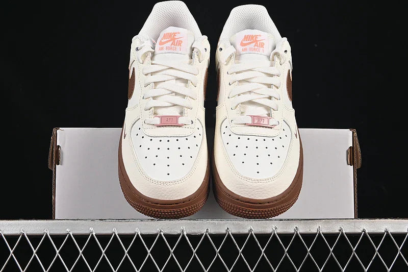 Nike Air Force 1 Low "Sail Fauna Brown".