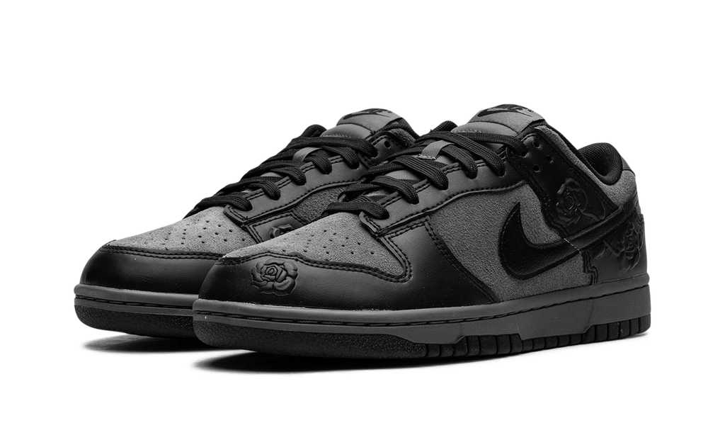 Dunk Low WMNS "Black Roses" HF1986 001