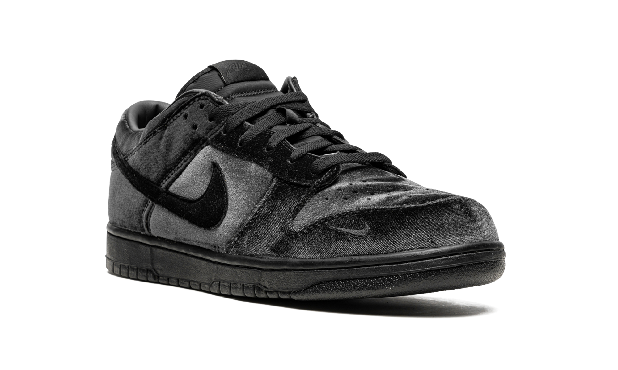 Dunk Low "Dover Street Market Triple Black Velvet" DH2686 002