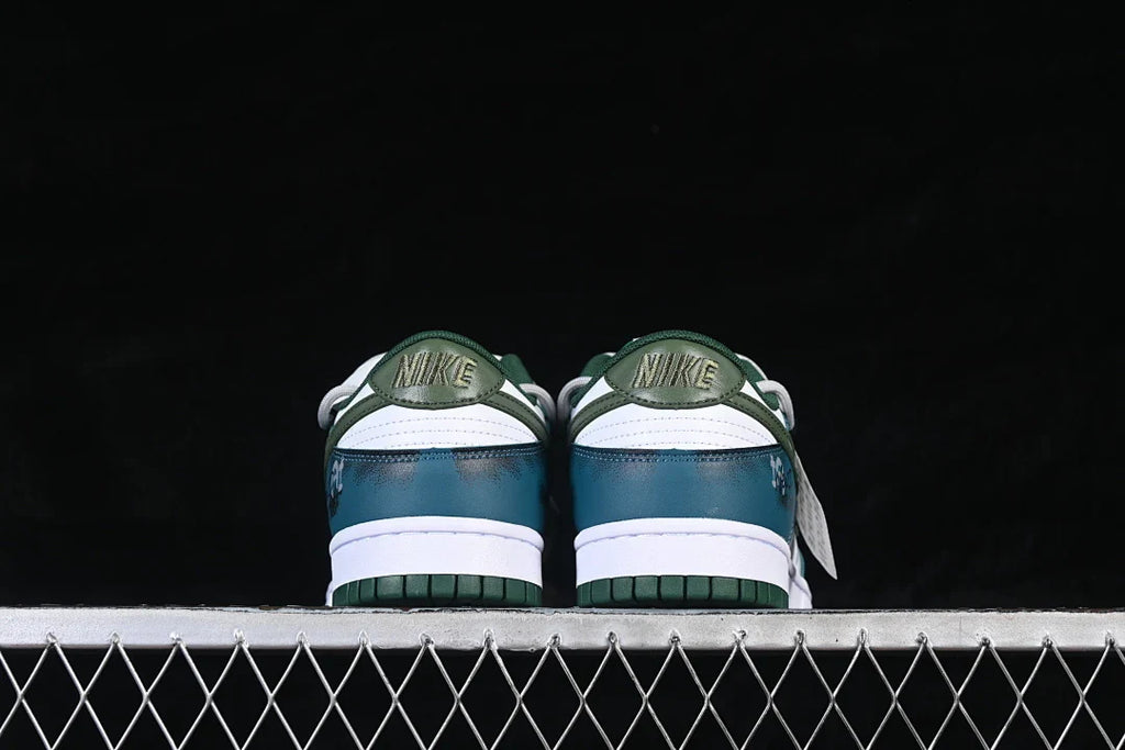 Nike SB Dunk Low "Fly Streetwear"