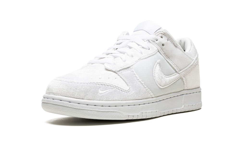Dunk Low "Dove Street Market Triple White Velvet" DH2686 100