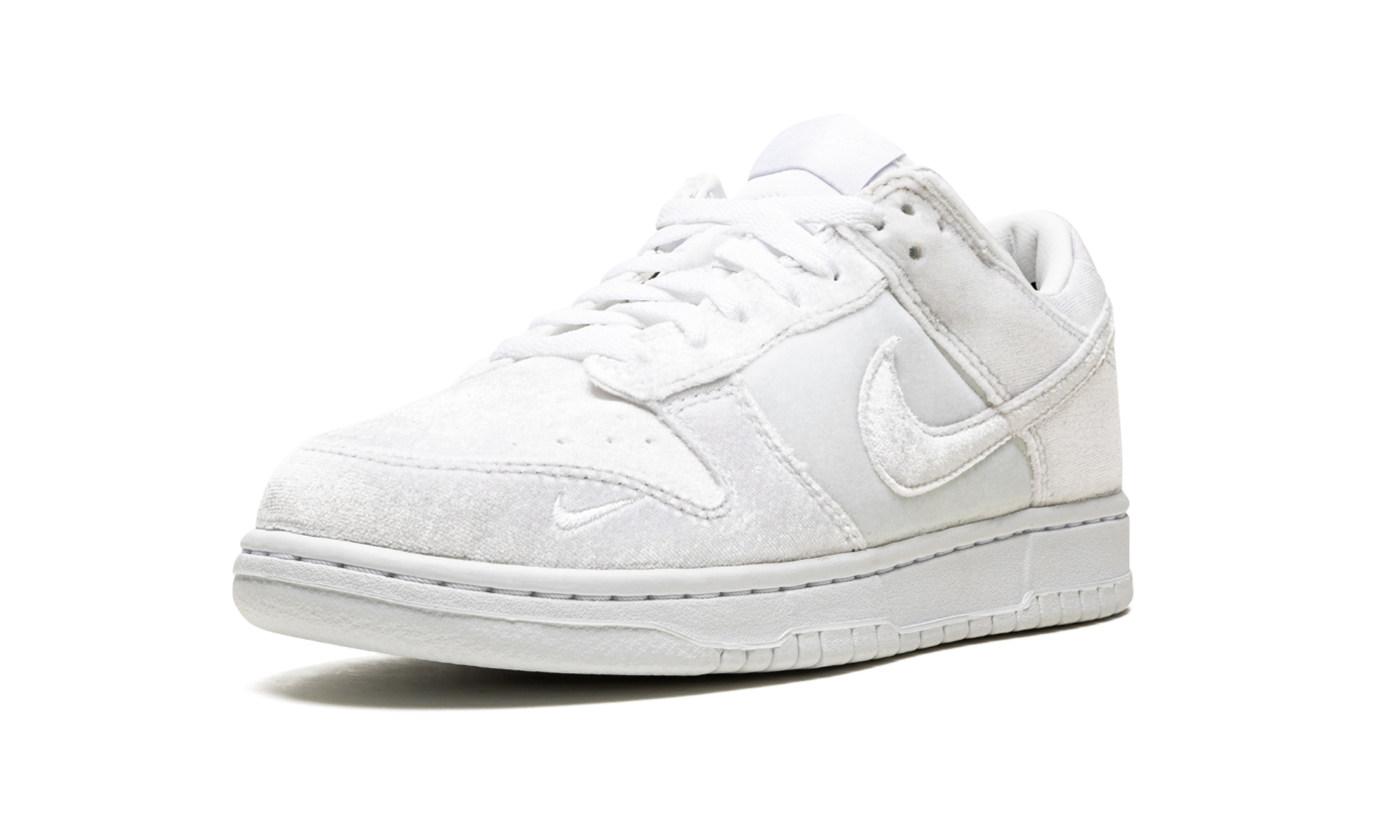 Dunk Low "Dove Street Market Triple White Velvet" DH2686 100