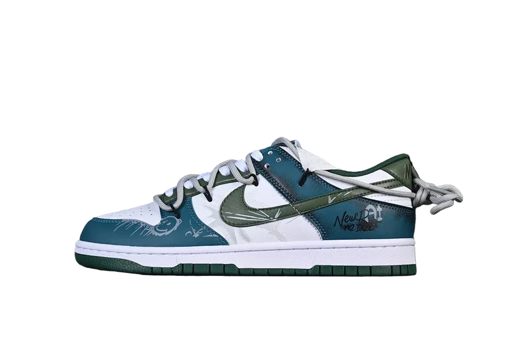 Nike SB Dunk Low "Fly Streetwear"
