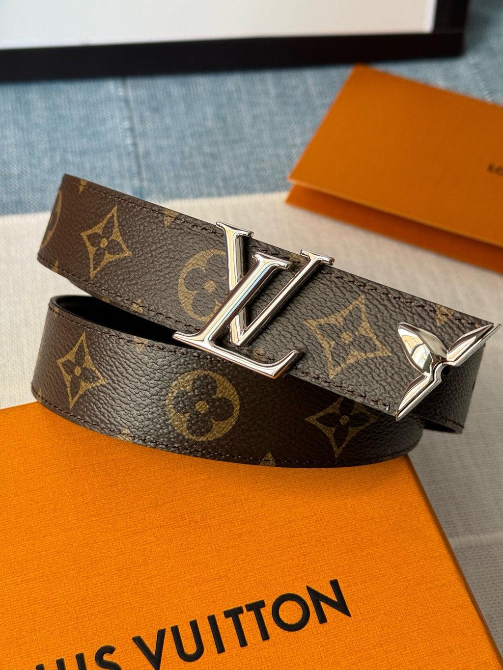 BL213 Pretty LV 30mm Reversible Belt