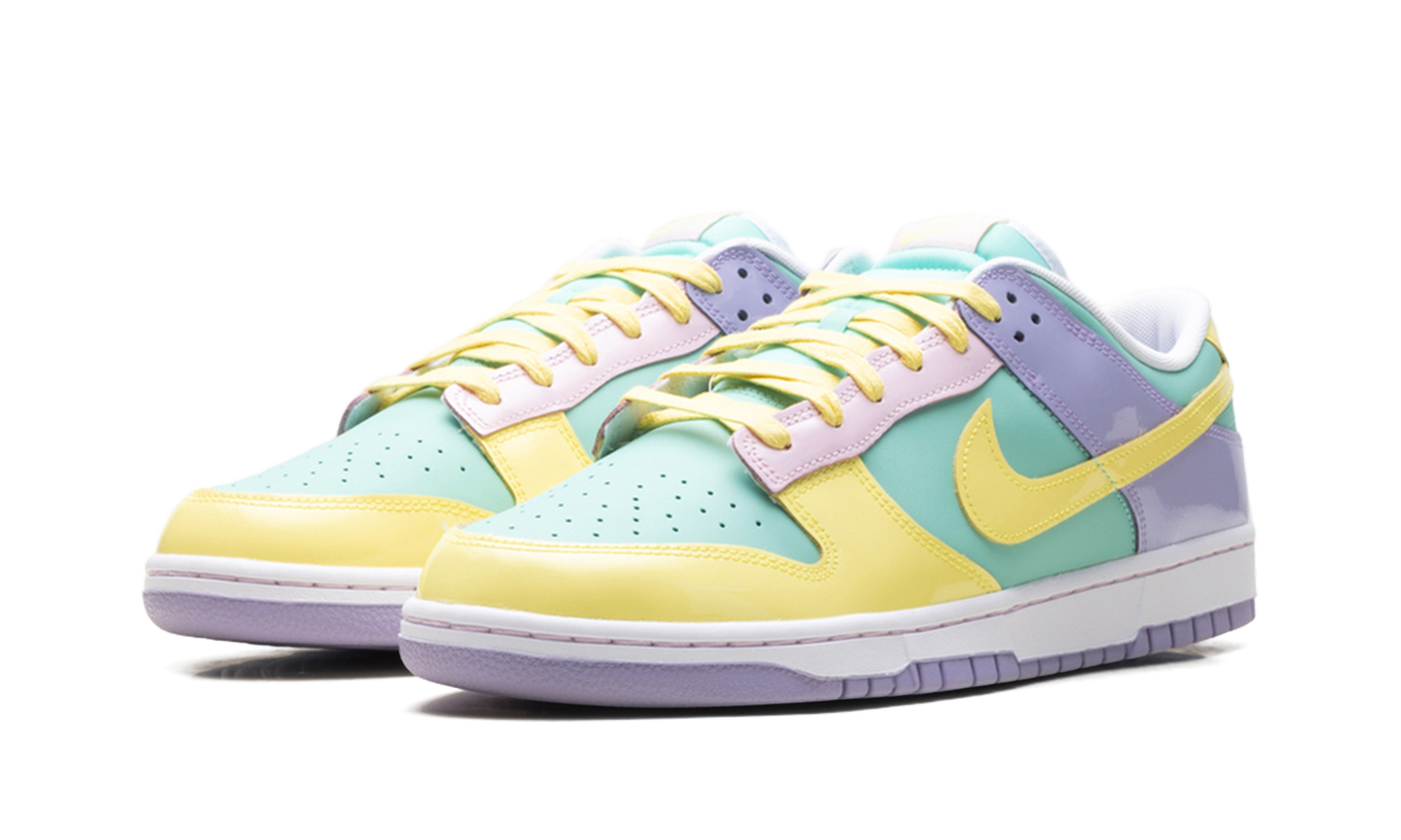 Dunk Low "Easter (2026)" IQ9404 349