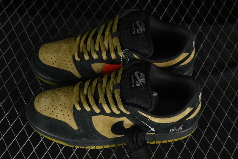 Nike SB Dunk X Supreme 94 "Camper Green"