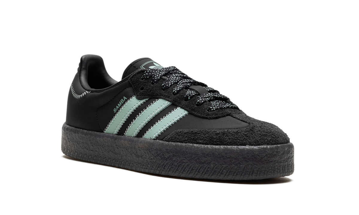 Sambae WMNS "Core Black Haze Green" IE9110