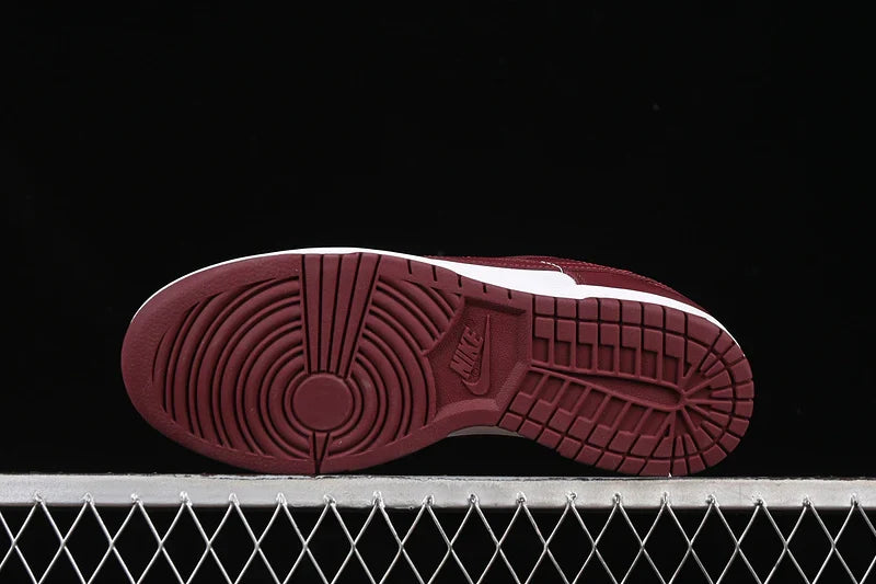 Nike SB Dunk Low "burgundy"
