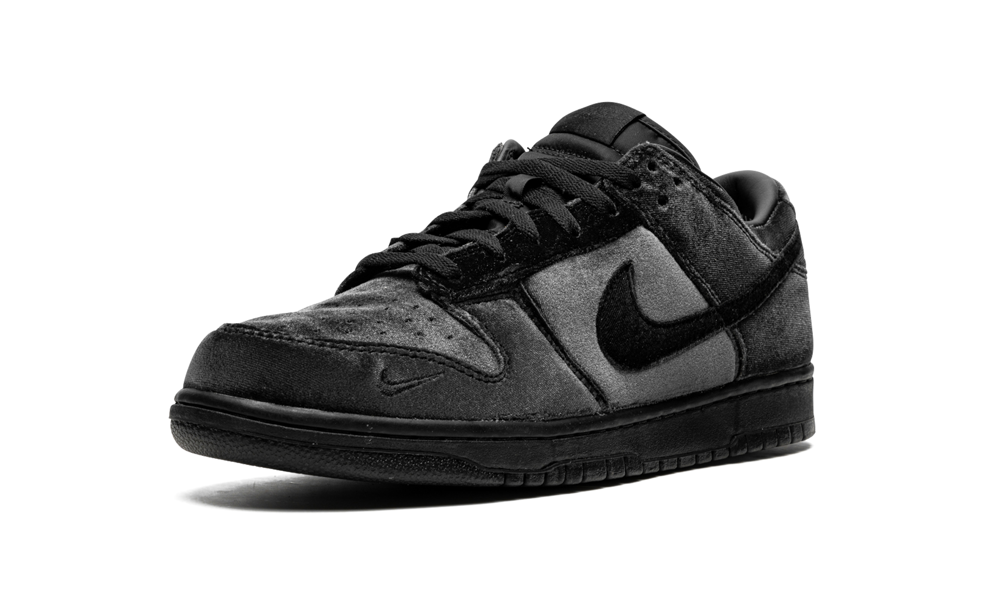 Dunk Low "Dover Street Market Triple Black Velvet" DH2686 002