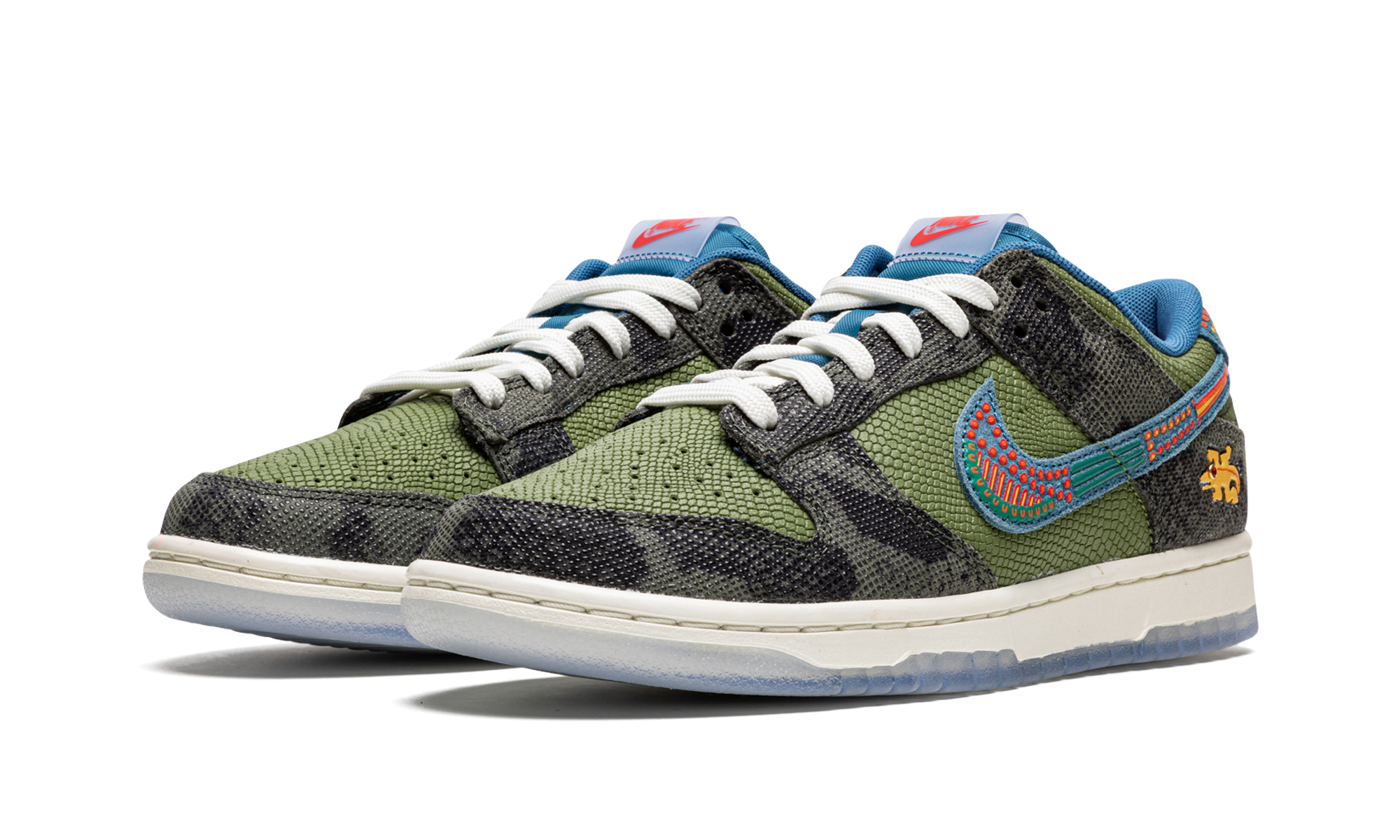 Dunk Low "SiEMPRE Familia" DO2160 335