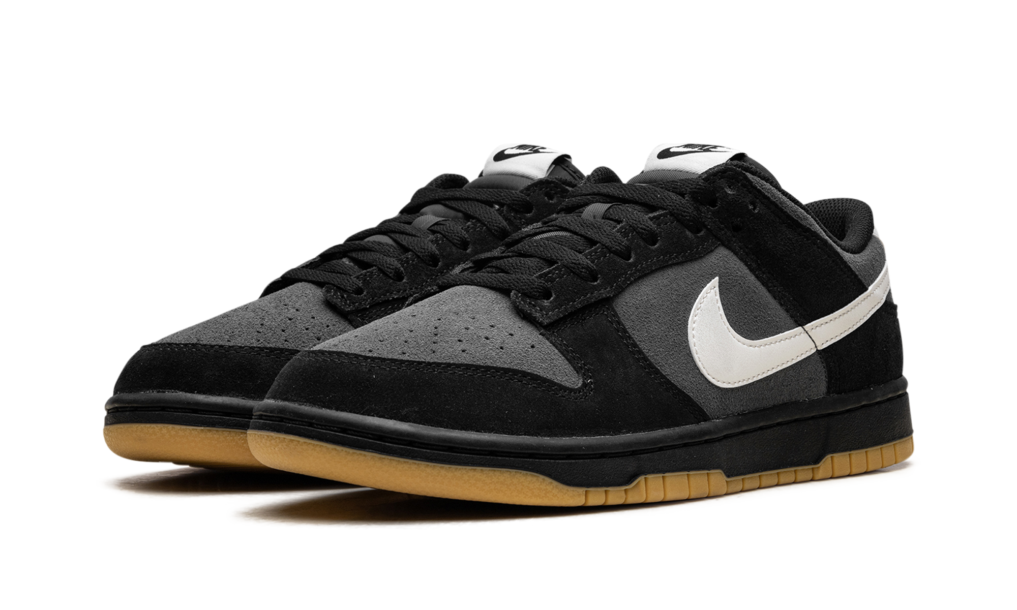 Dunk Low SE "Black Grey Gum" HQ1931 001
