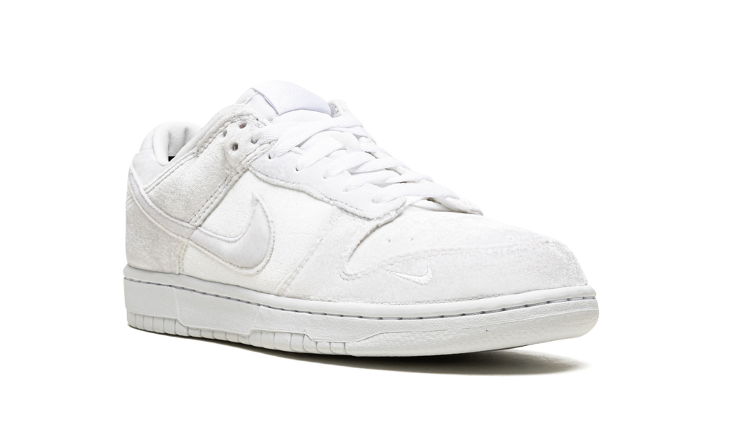 Dunk Low "Dove Street Market Triple White Velvet" DH2686 100
