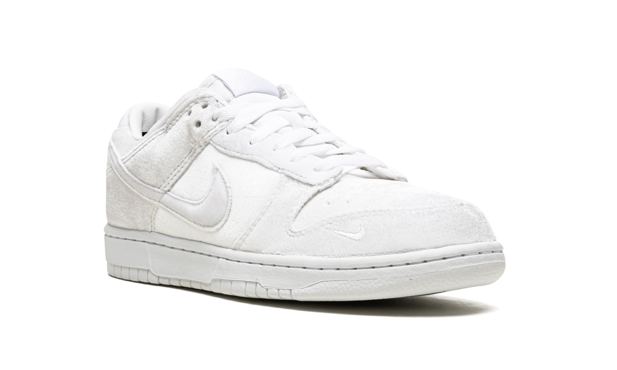 Dunk Low "Dove Street Market Triple White Velvet" DH2686 100