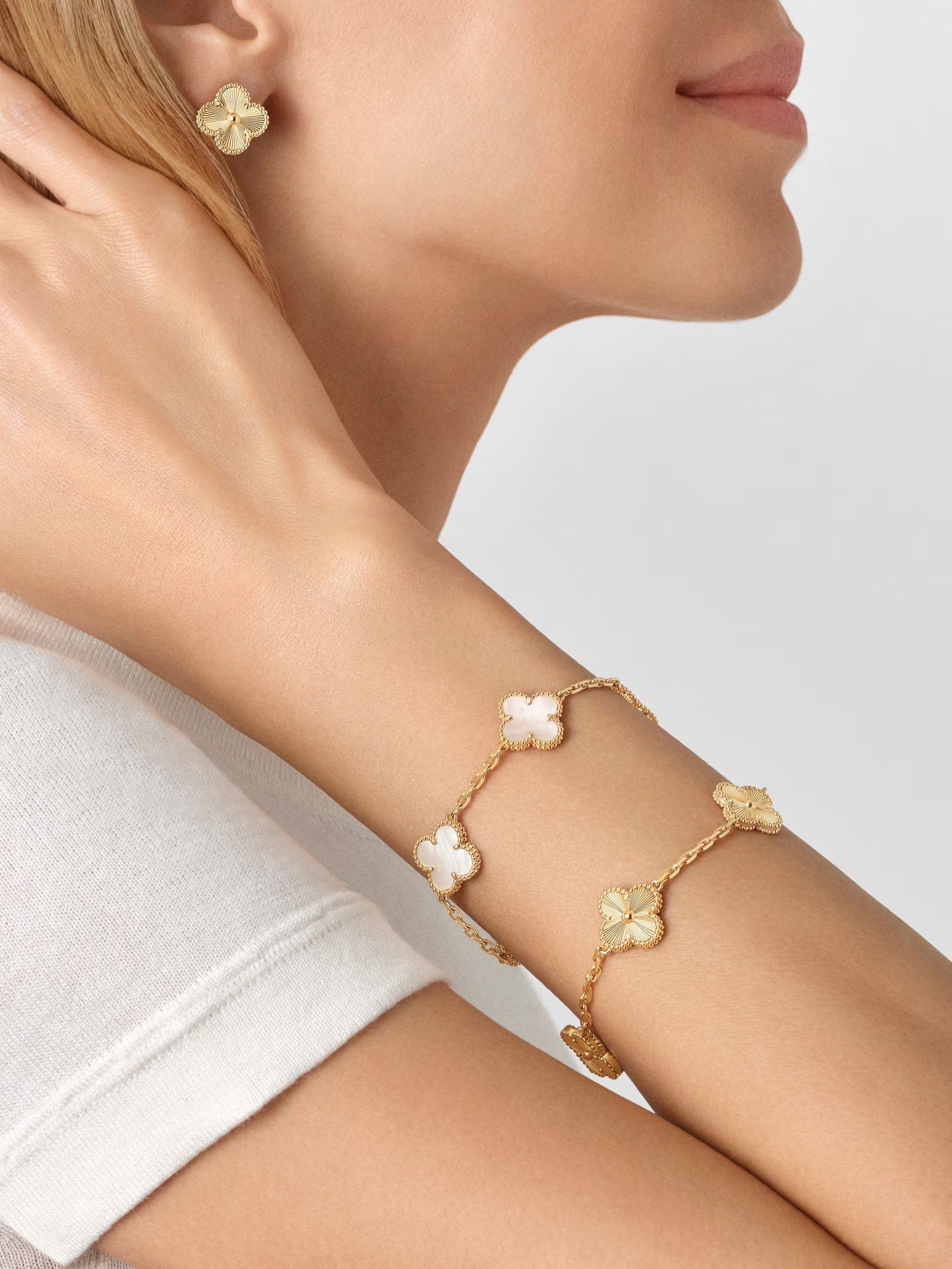 Vintage Alhambra bracelet, 5 motifs, guilloché