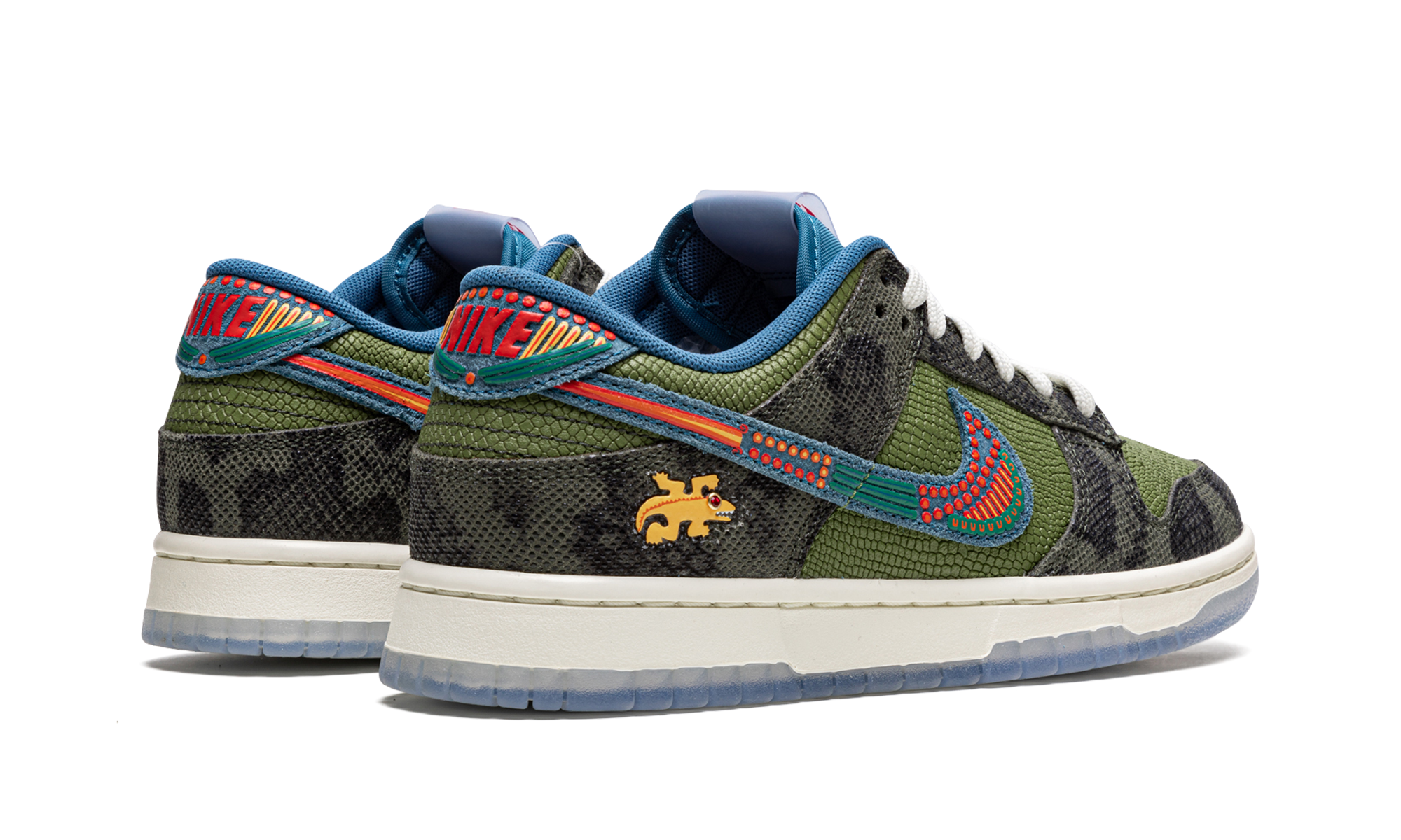 Dunk Low "SiEMPRE Familia" DO2160 335
