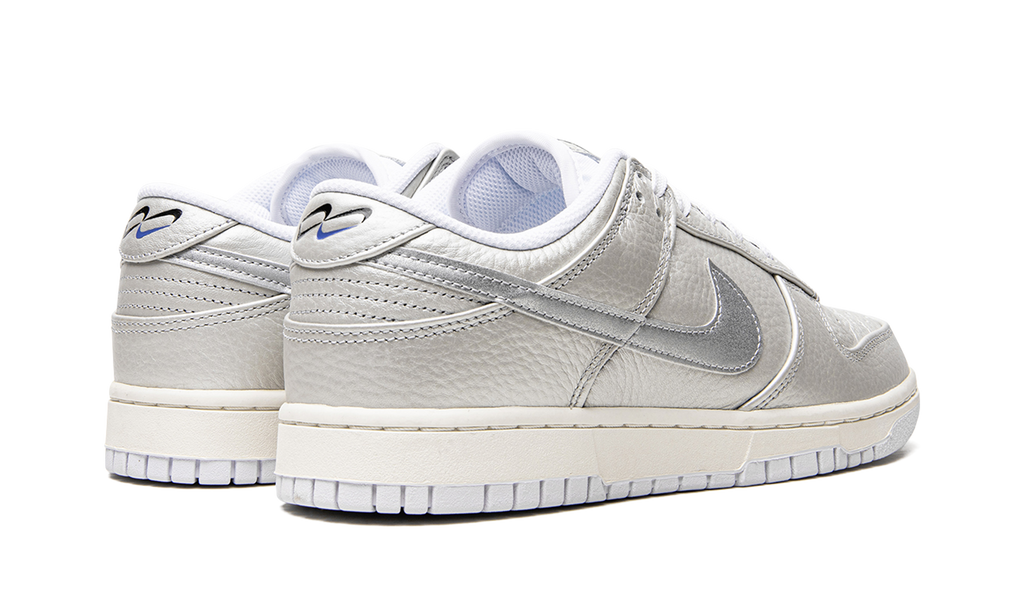 Dunk Low "Metallic Silver" DX3197 095