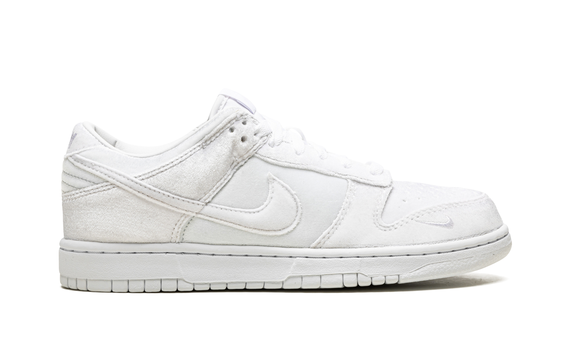 Dunk Low "Dove Street Market Triple White Velvet" DH2686 100