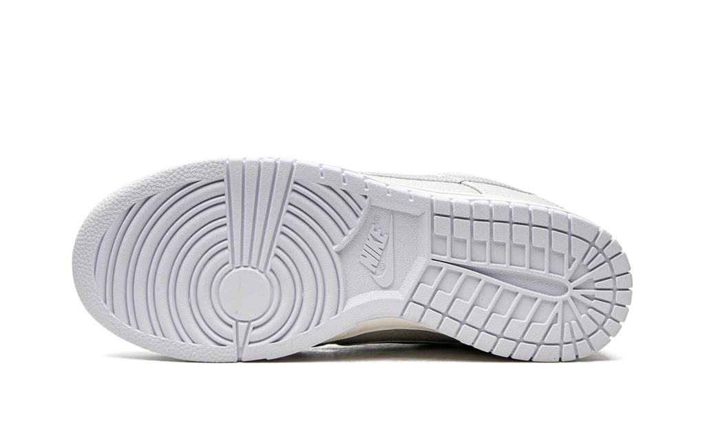 Dunk Low "Metallic Silver" DX3197 095