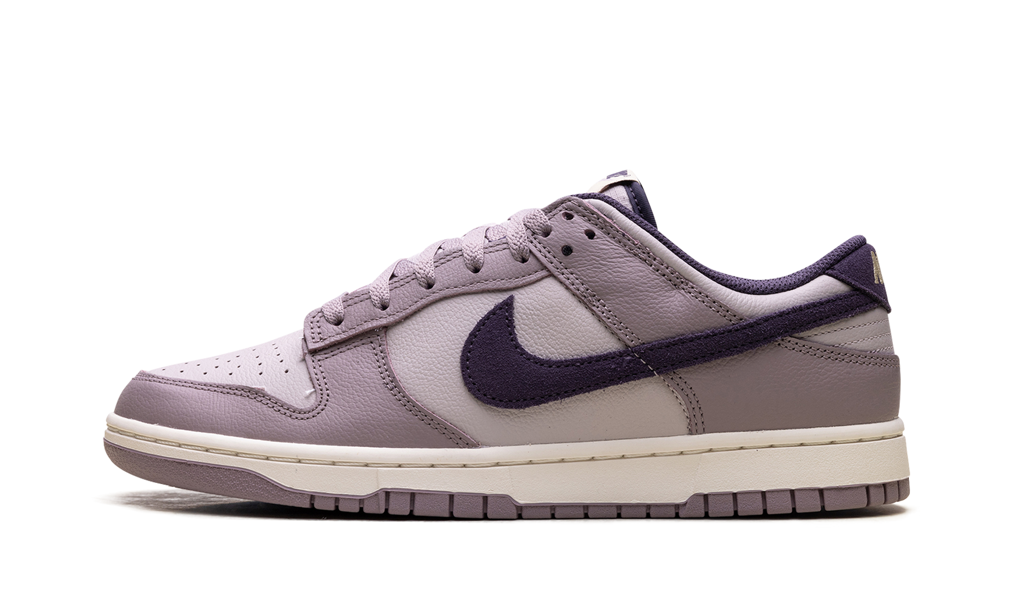Dunk Low SE "Light Violet Ore" HQ3642 202