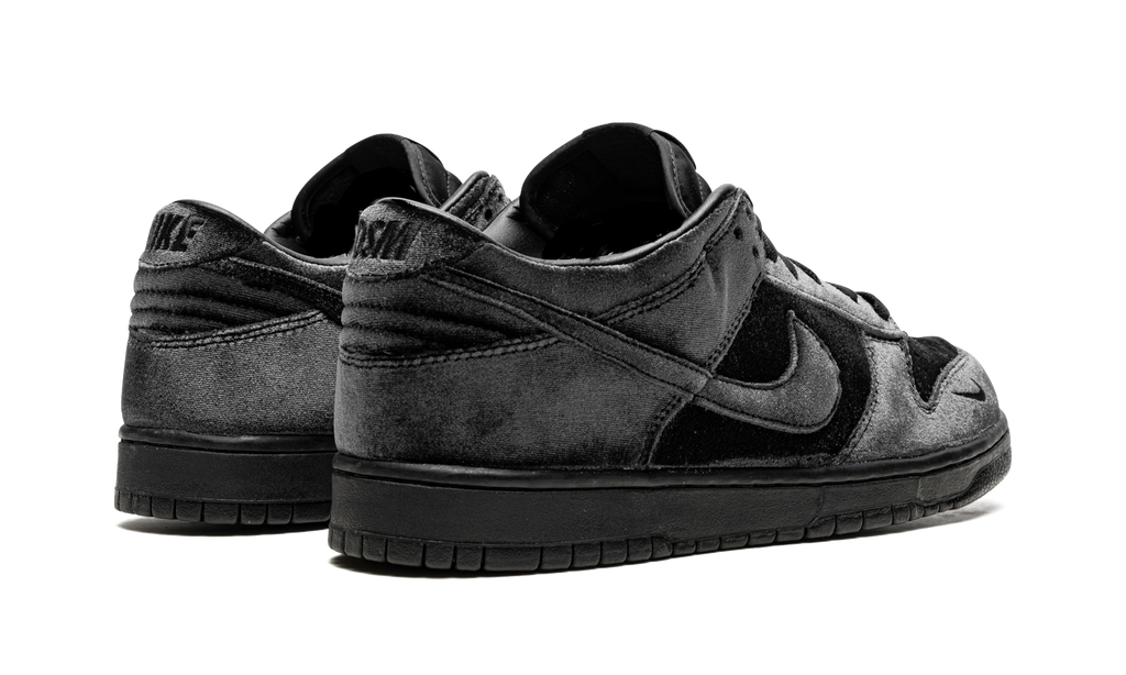 Dunk Low "Dover Street Market Triple Black Velvet" DH2686 002