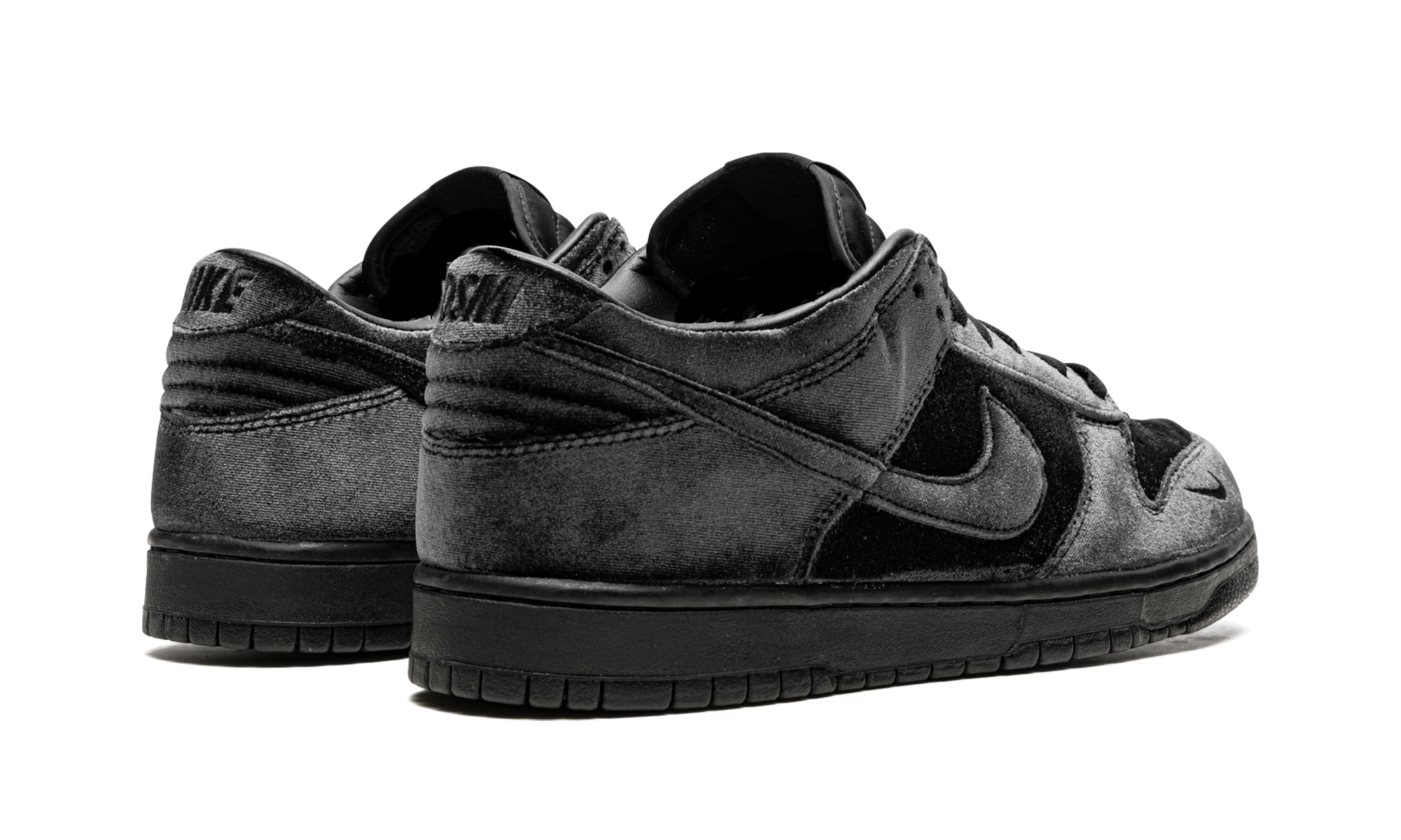 Dunk Low "Dover Street Market Triple Black Velvet" DH2686 002