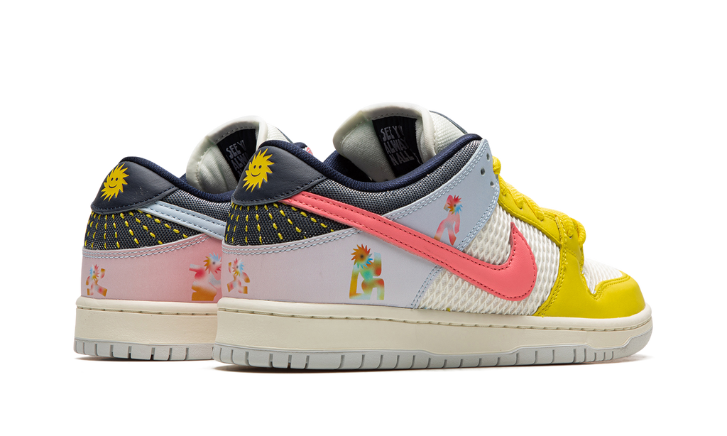 SB Dunk Low "Be True" DX5933 900