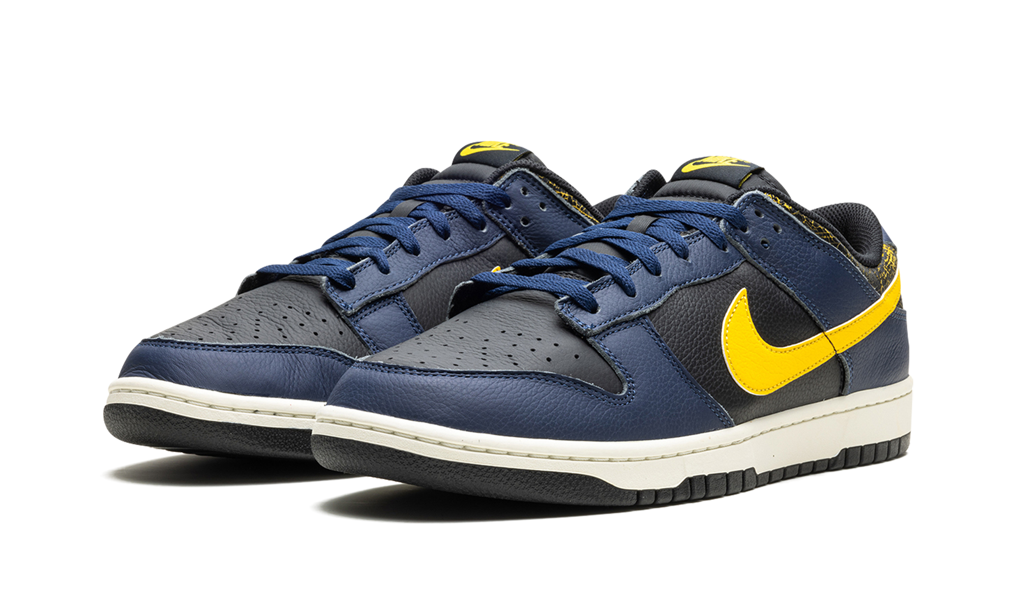 Dunk Low Vintage "Michigan" FZ4014 010