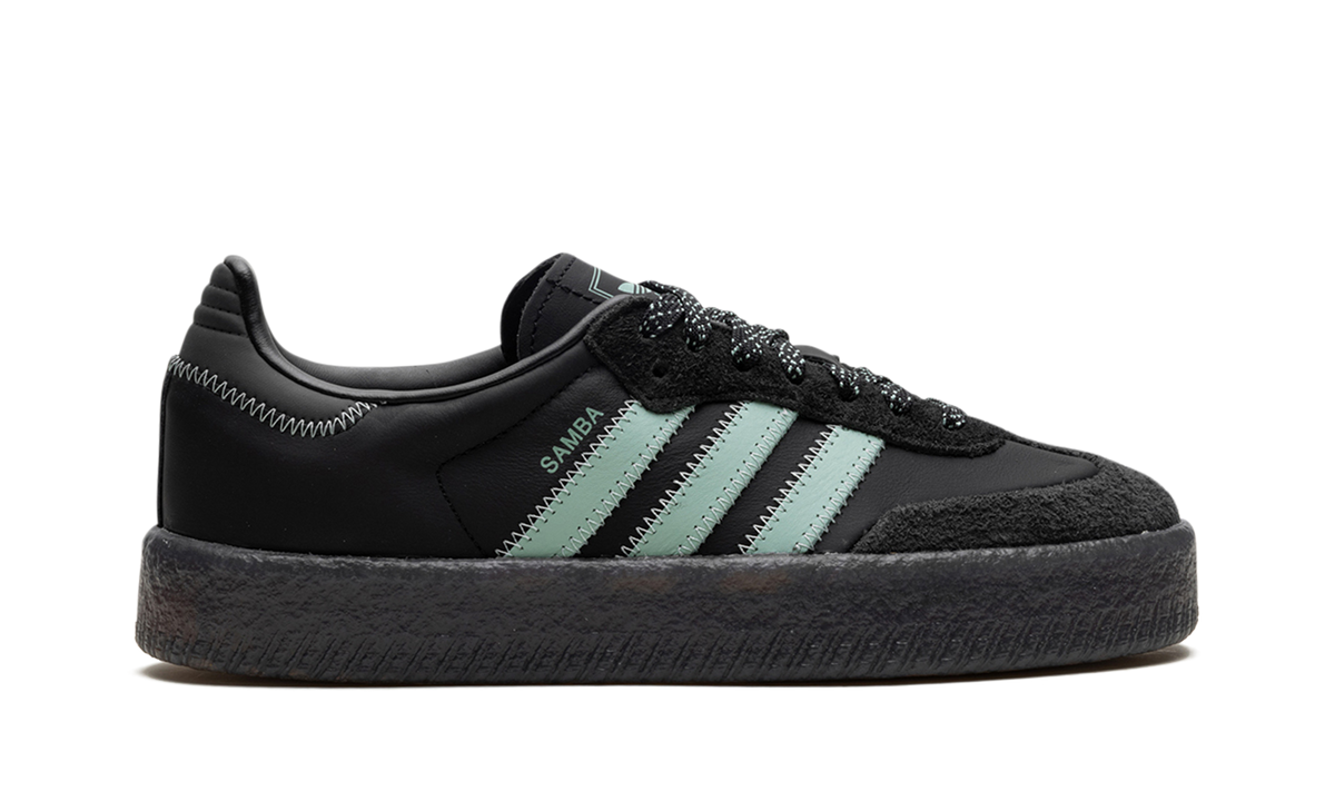 Sambae WMNS "Core Black Haze Green" IE9110